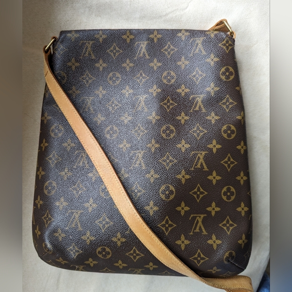 Authentic Louis Vuitton Musette GM Crossbody Messengar Bag - Picture 4 of 12